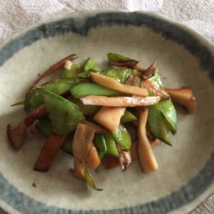 絹さやとシメジの醤油ソテー